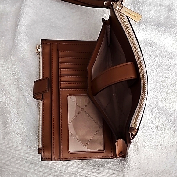 Michael Kores Jet set travel - Picture 5 of 8